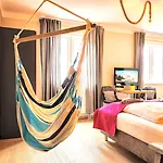 Hotel Feels Club