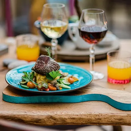 Отель Feels Club