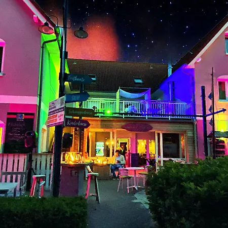 Feels Club Hotell 3*