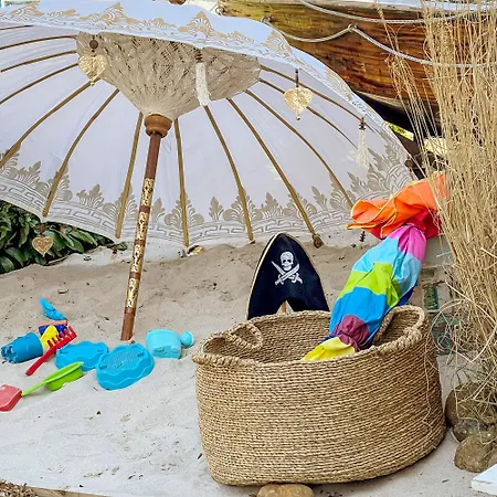 Отель Feels Club 3*