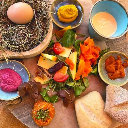 Feels Club Hotell 3*