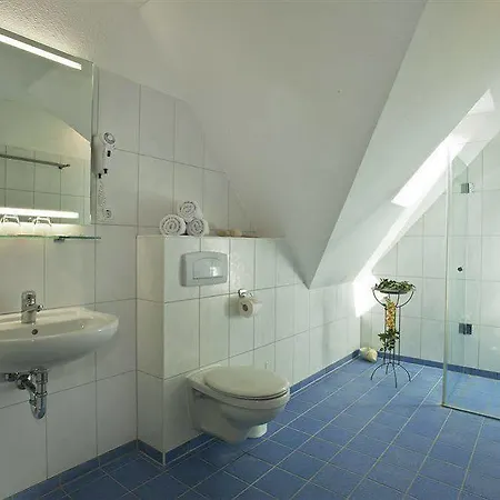 Feels Club Hotell 3*